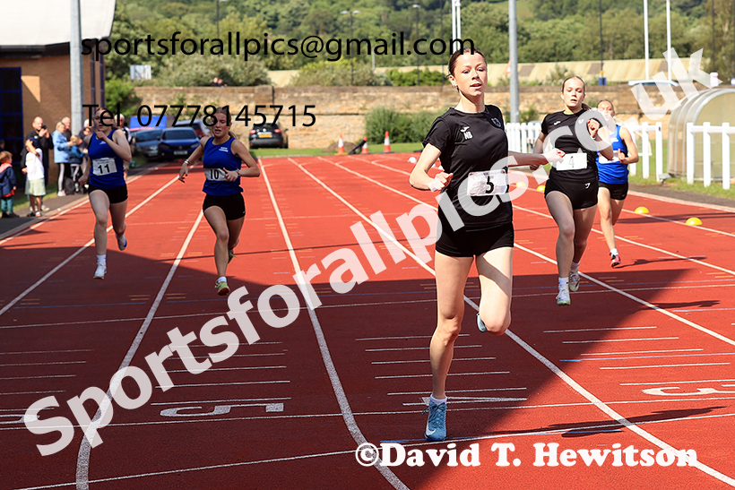 Girls 200 metres, 2025 Northumberland Schools Track and Fields, Wentworth, Hexham. Photo: David T. Hewitson/Sports for All Pics